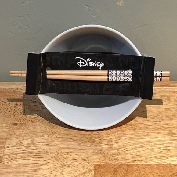 NEW Disney Mickey Mouse Sweet Treats Ceramic Ramen Noodle Bowl With Chopsticks. - Picture 6 of 6